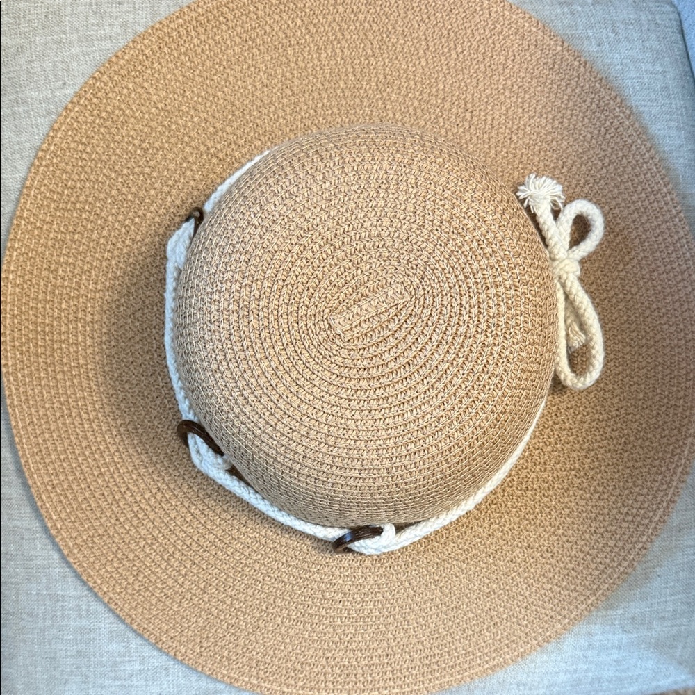 Cupshe Tropical Sail Straw Hat with a white rope band and round details - Picture 4 of 7